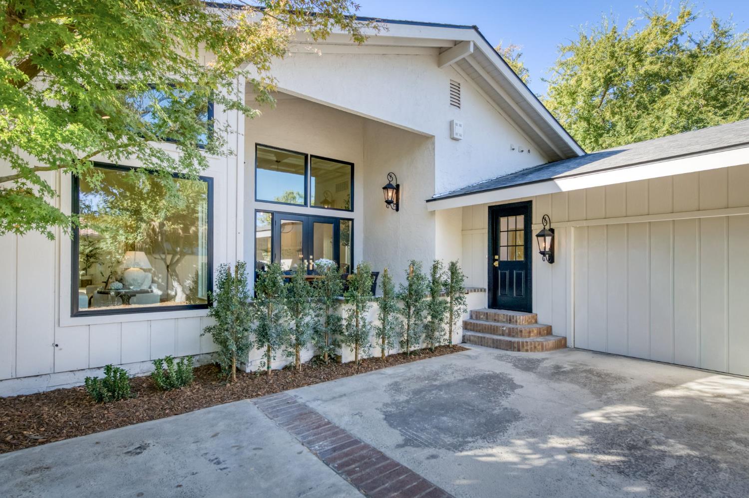 7507 N Laguna Vista Ave, Fresno, CA 93711