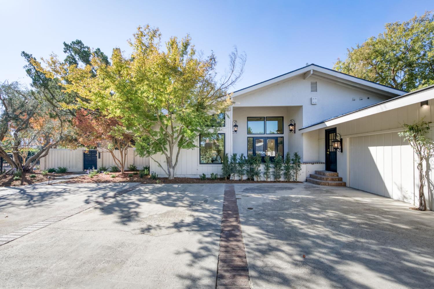 7507 N Laguna Vista Ave, Fresno, CA 93711