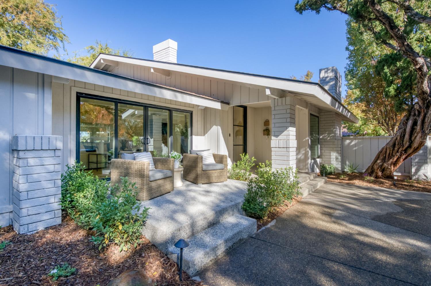 7507 N Laguna Vista Ave, Fresno, CA 93711