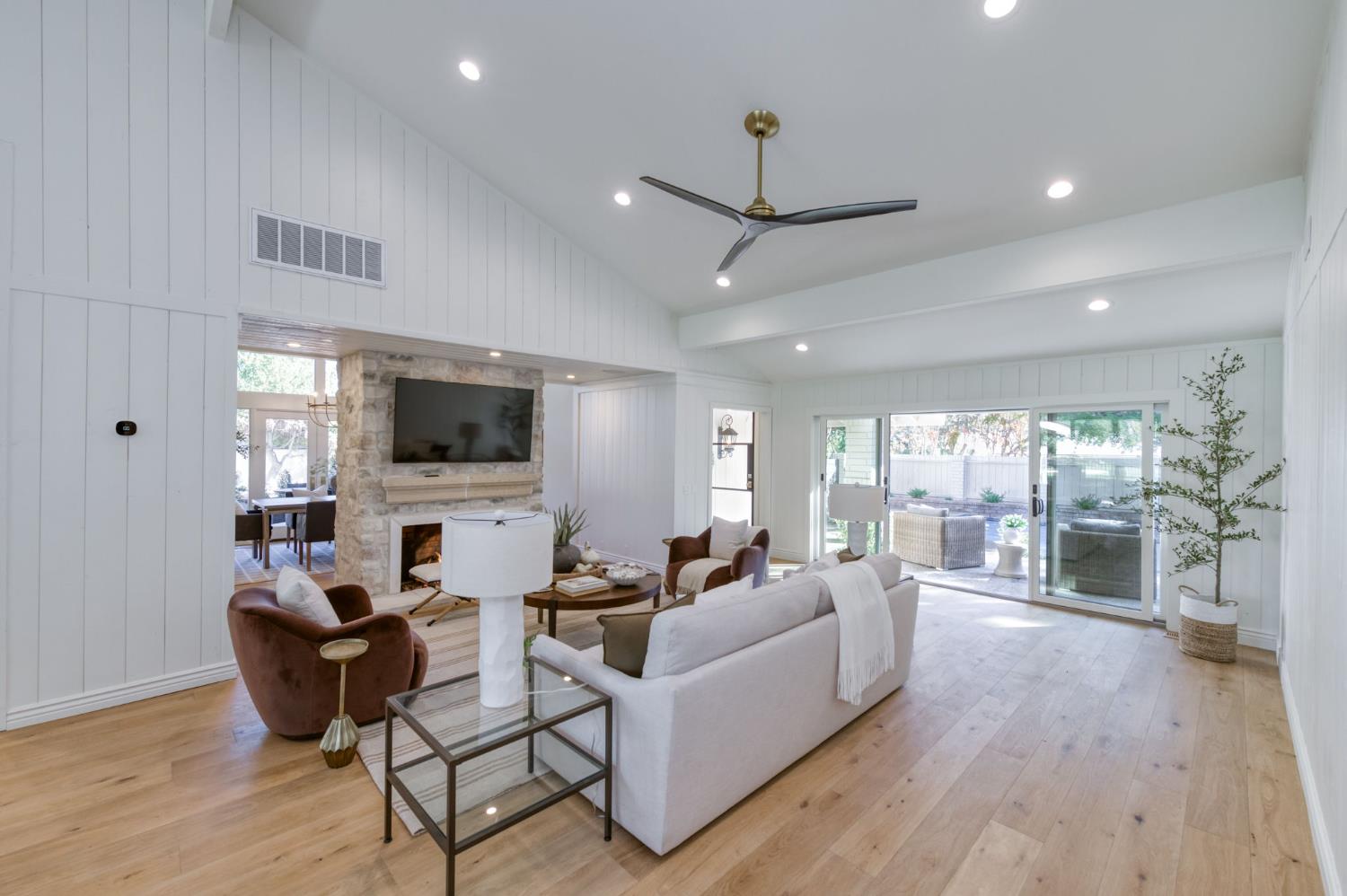 7507 N Laguna Vista Ave, Fresno, CA 93711