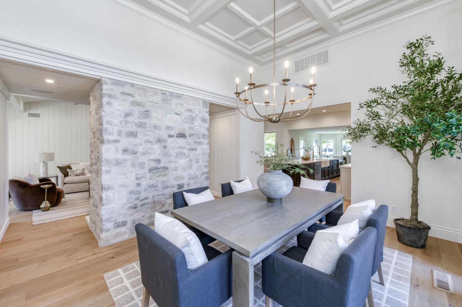 7507 N Laguna Vista Ave, Fresno, CA 93711