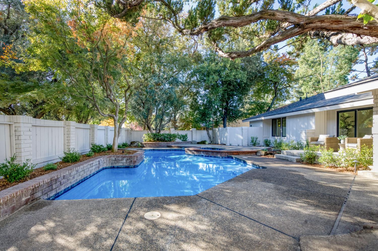 7507 N Laguna Vista Ave, Fresno, CA 93711