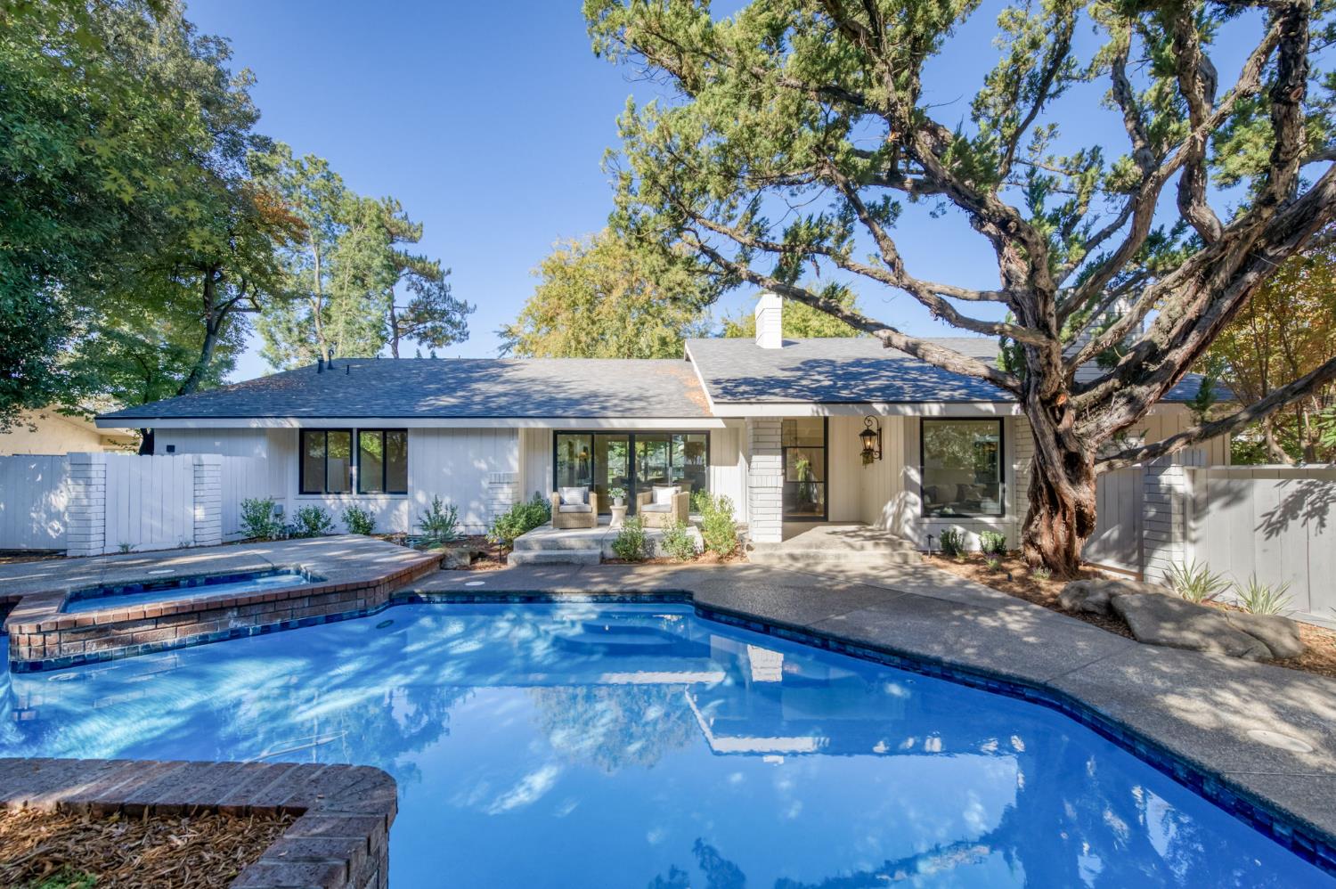 7507 N Laguna Vista Ave, Fresno, CA 93711