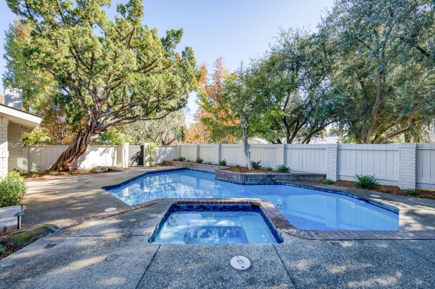 7507 N Laguna Vista Ave, Fresno, CA 93711