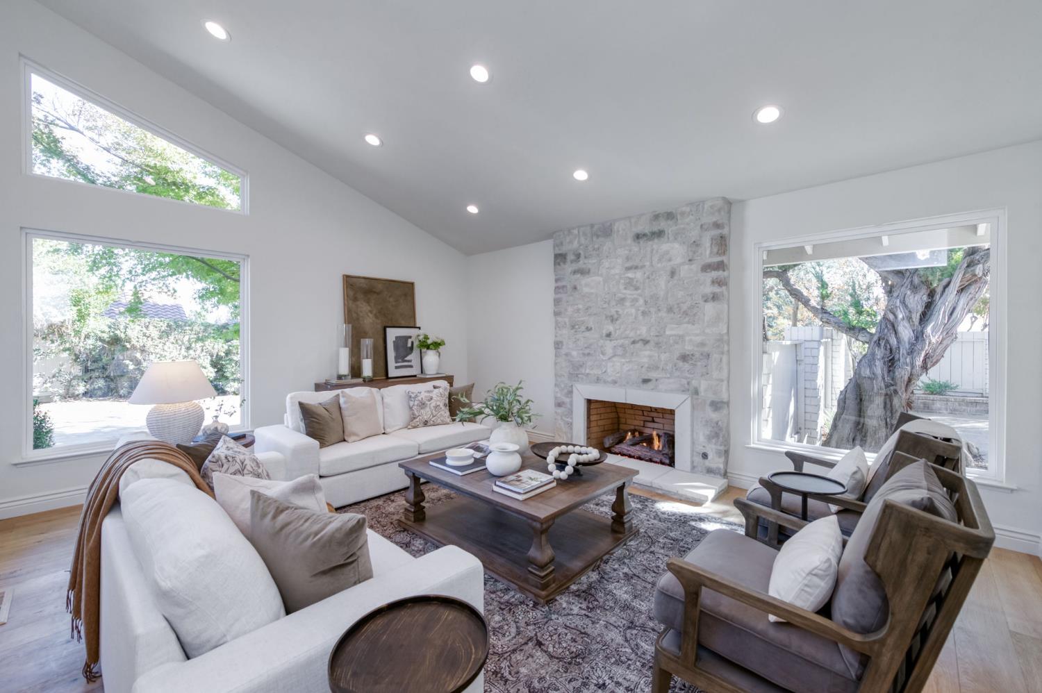 7507 N Laguna Vista Ave, Fresno, CA 93711