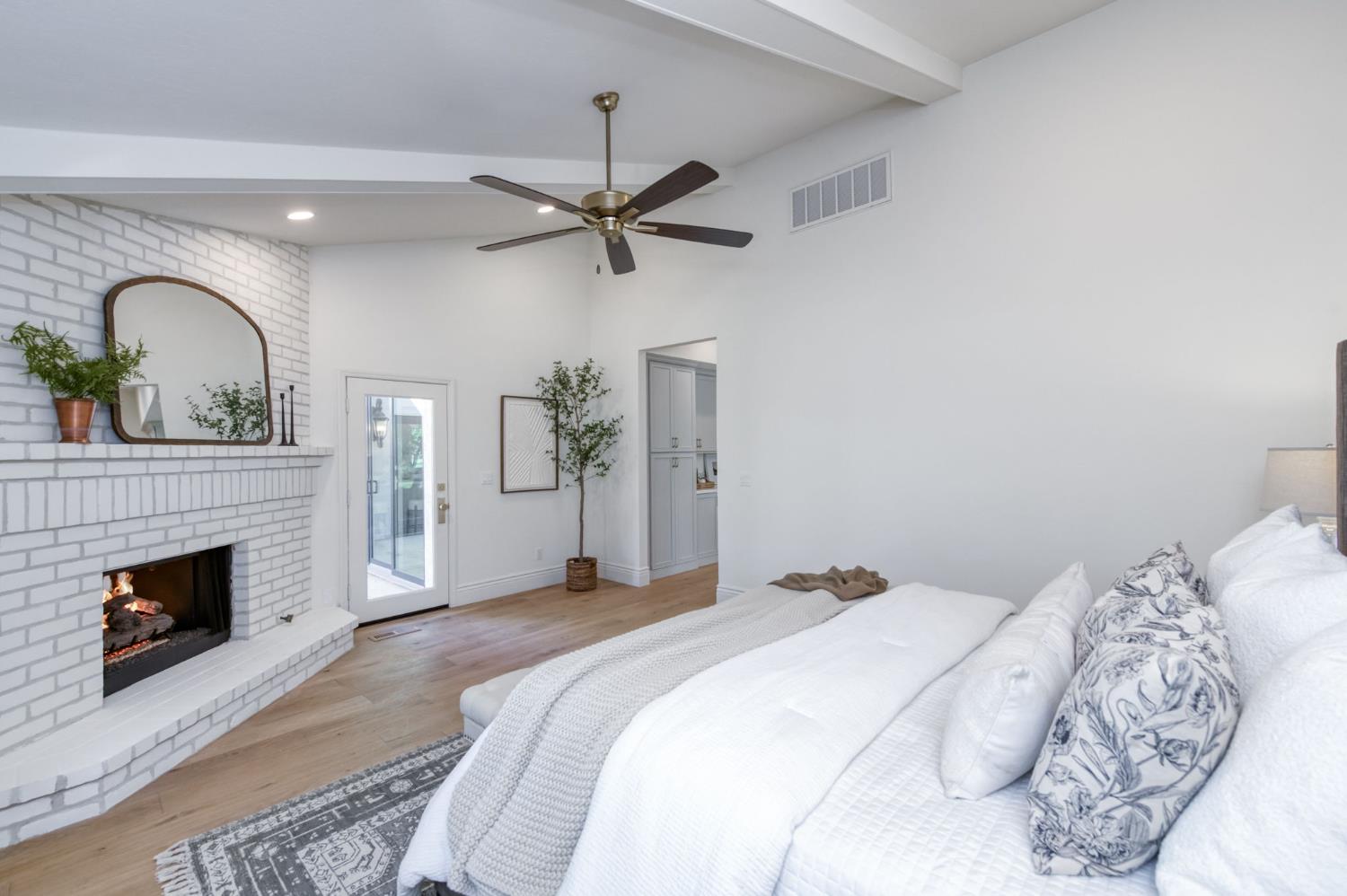 7507 N Laguna Vista Ave, Fresno, CA 93711