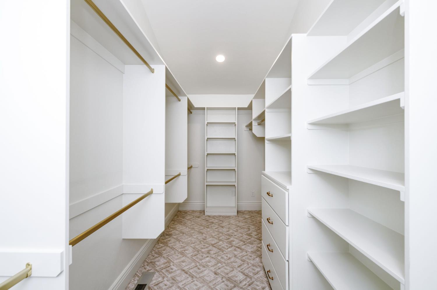 7507 N Laguna Vista Ave, Fresno, CA 93711