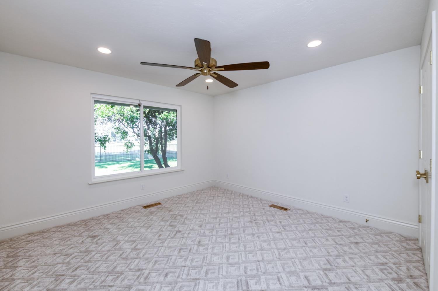 7507 N Laguna Vista Ave, Fresno, CA 93711