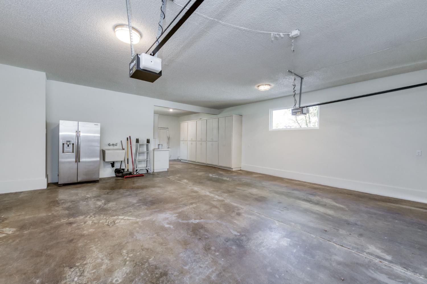 7507 N Laguna Vista Ave, Fresno, CA 93711