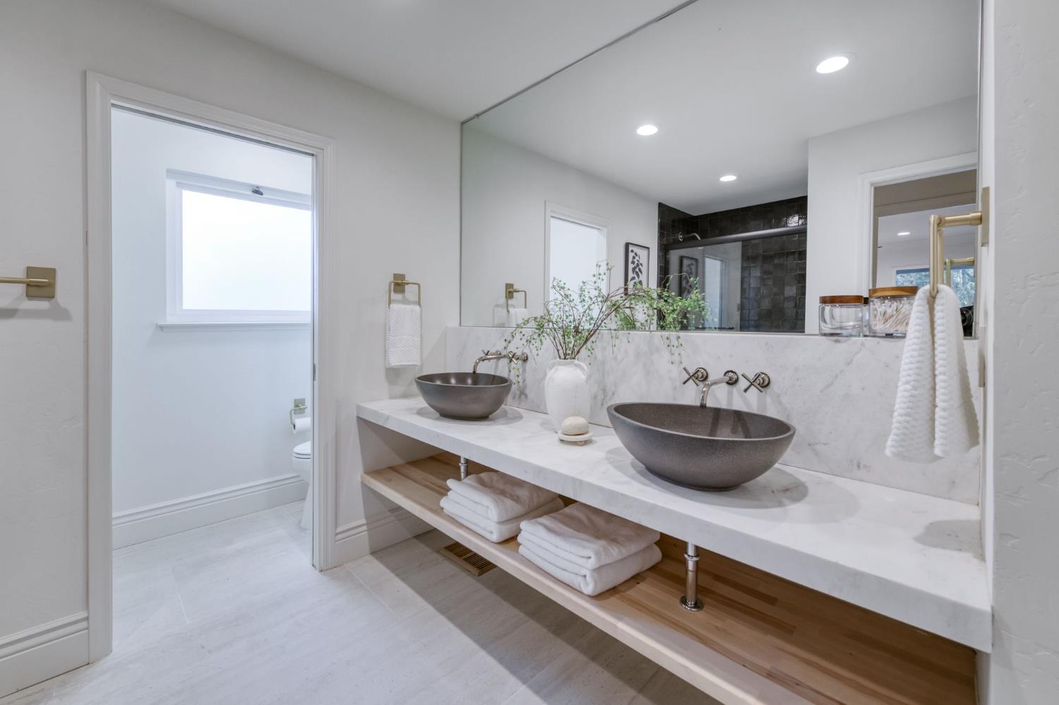 7507 N Laguna Vista Ave, Fresno, CA 93711