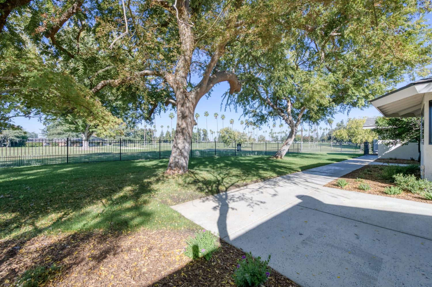7507 N Laguna Vista Ave, Fresno, CA 93711