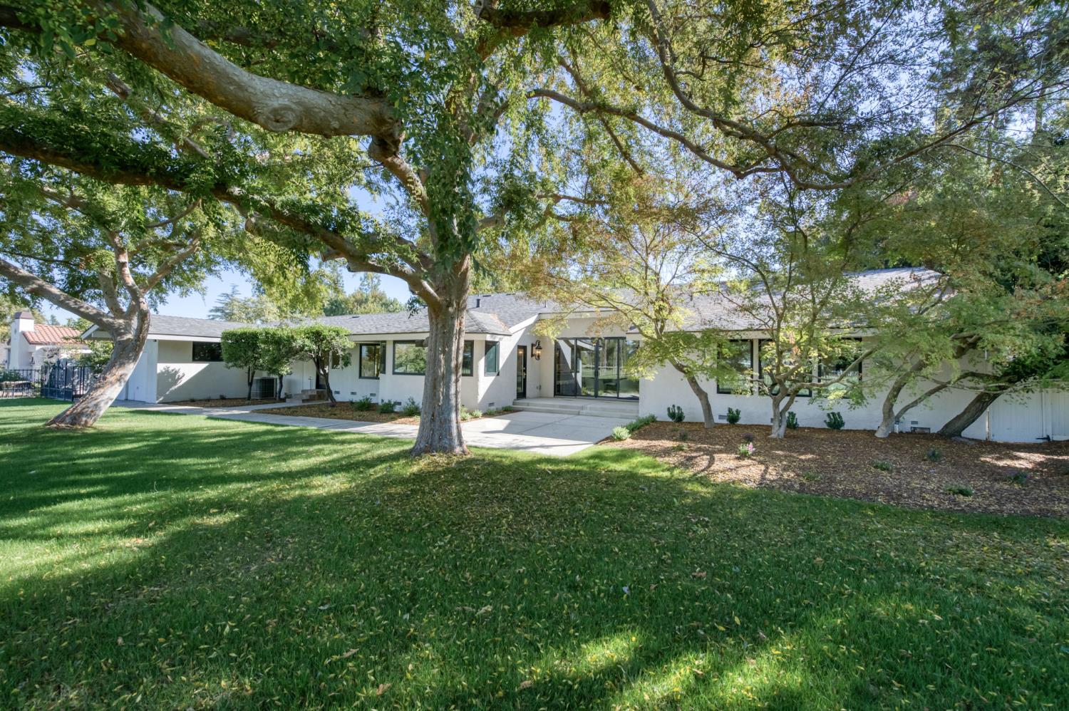 7507 N Laguna Vista Ave, Fresno, CA 93711