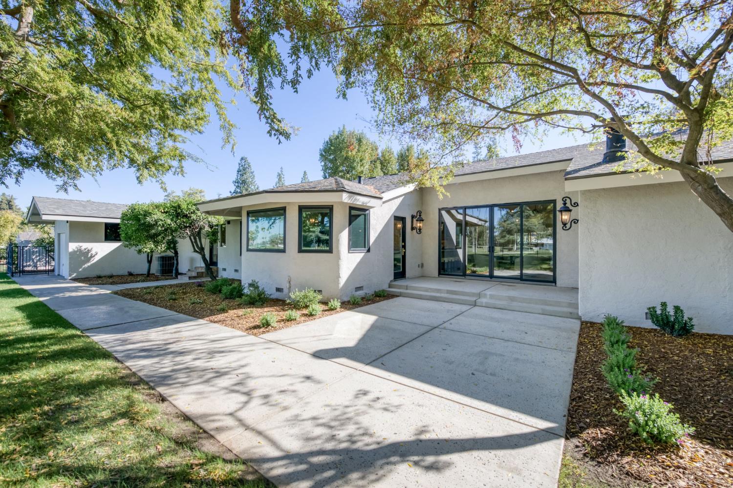 7507 N Laguna Vista Ave, Fresno, CA 93711