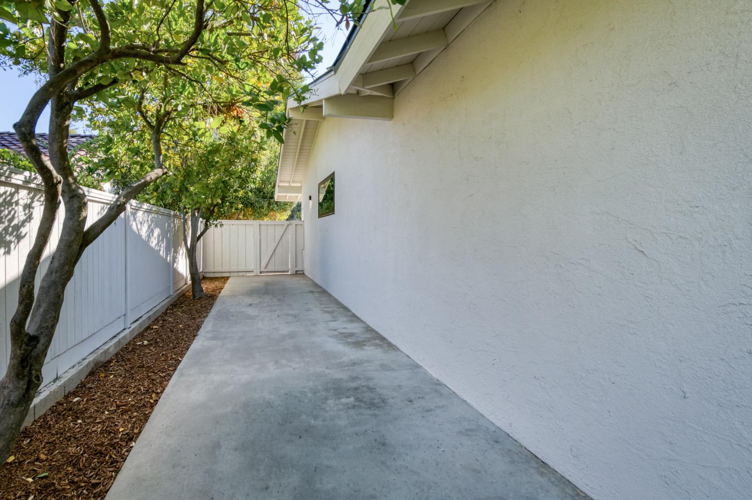 7507 N Laguna Vista Ave, Fresno, CA 93711