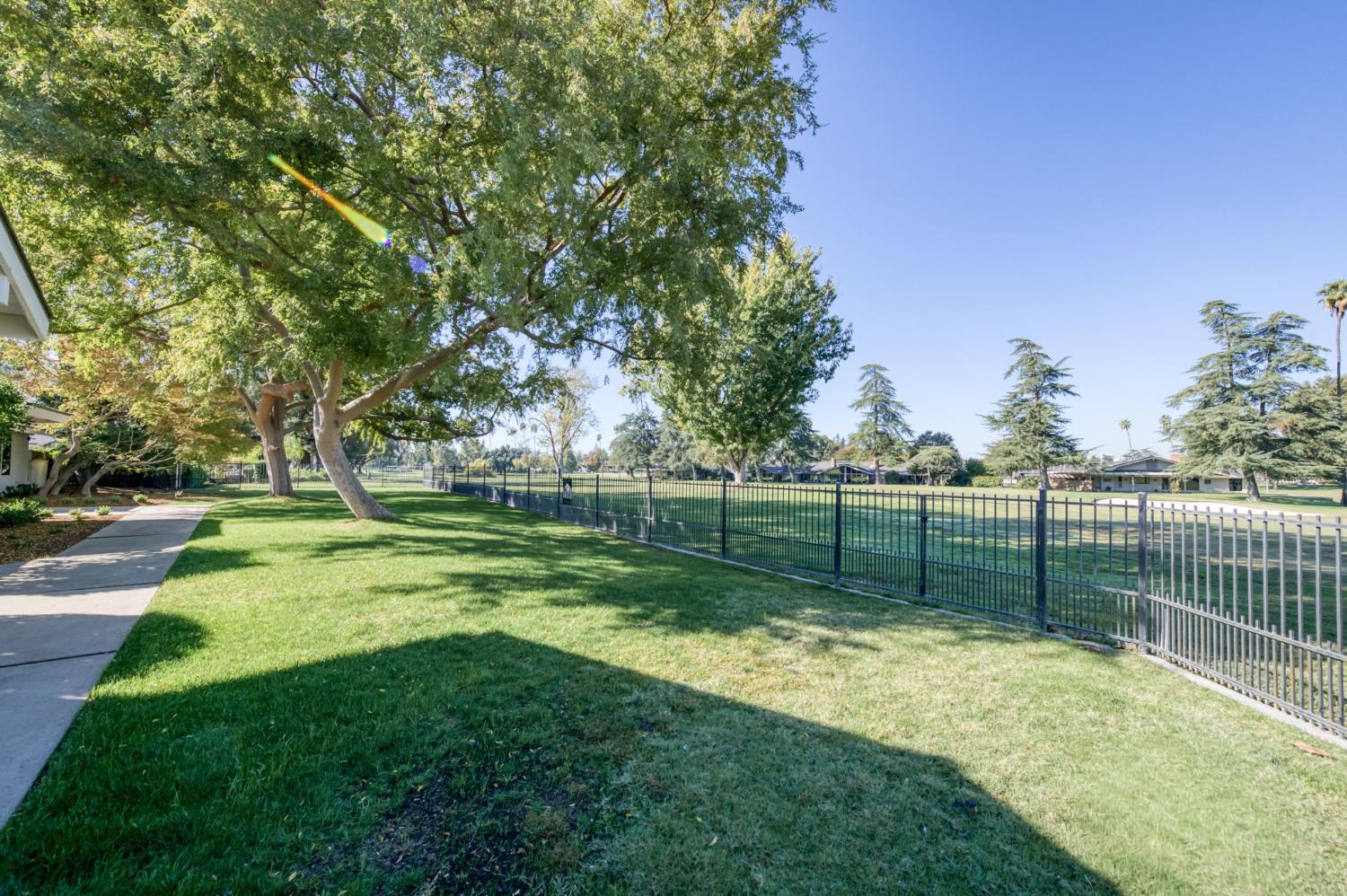 7507 N Laguna Vista Ave, Fresno, CA 93711