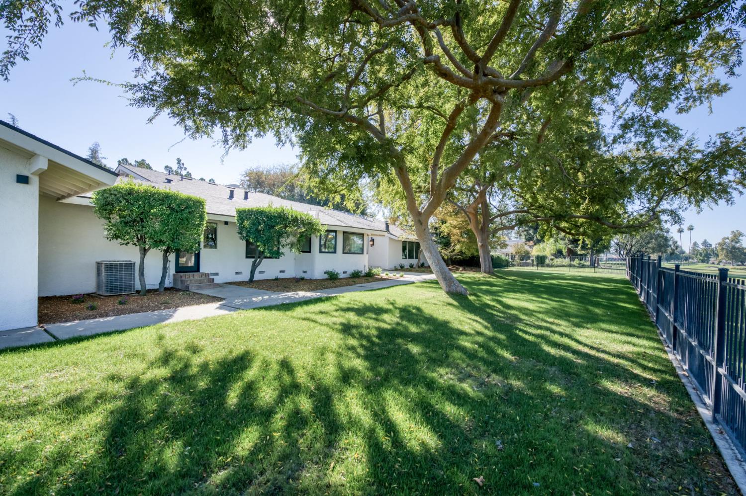 7507 N Laguna Vista Ave, Fresno, CA 93711