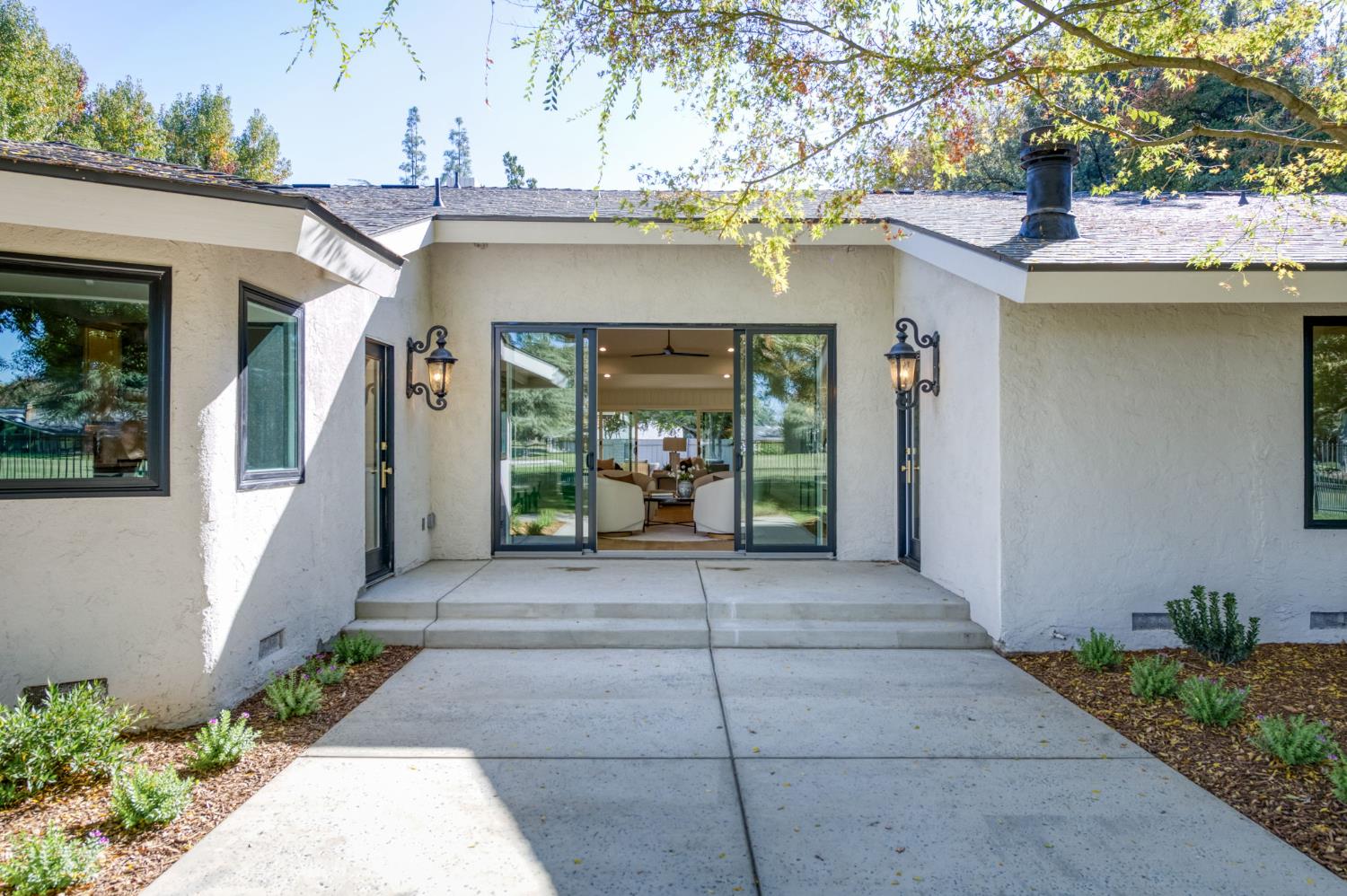 7507 N Laguna Vista Ave, Fresno, CA 93711