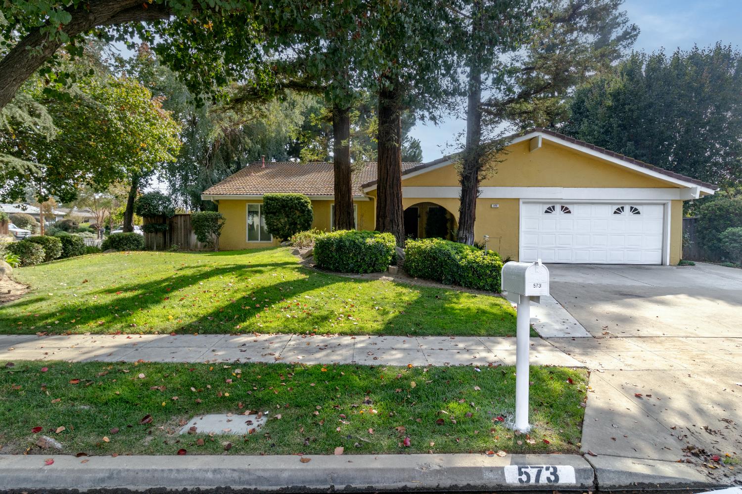 573 W Fremont Ave, Fresno, CA 93704