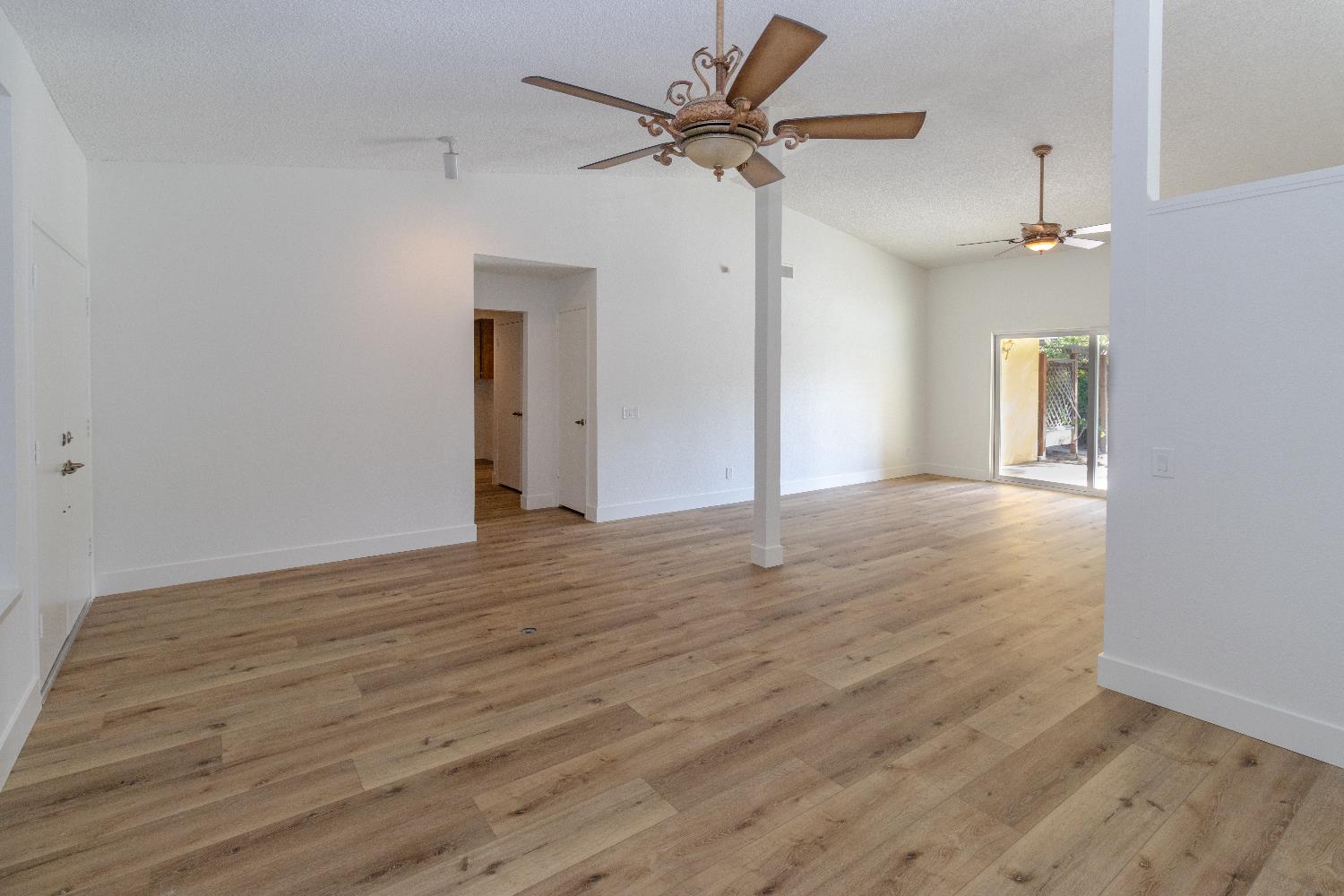 573 W Fremont Ave, Fresno, CA 93704