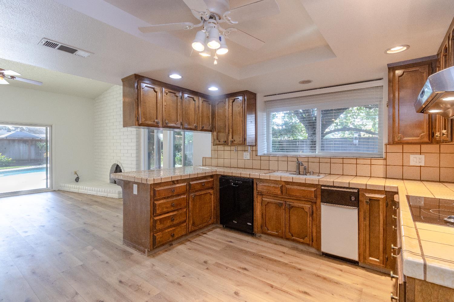 573 W Fremont Ave, Fresno, CA 93704