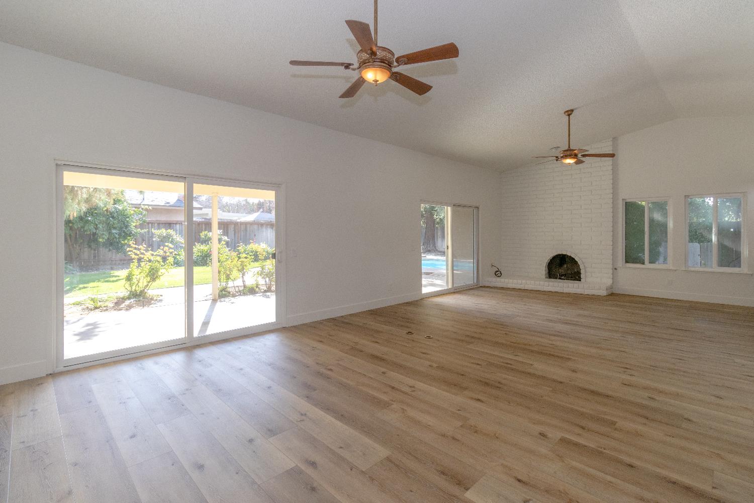 573 W Fremont Ave, Fresno, CA 93704