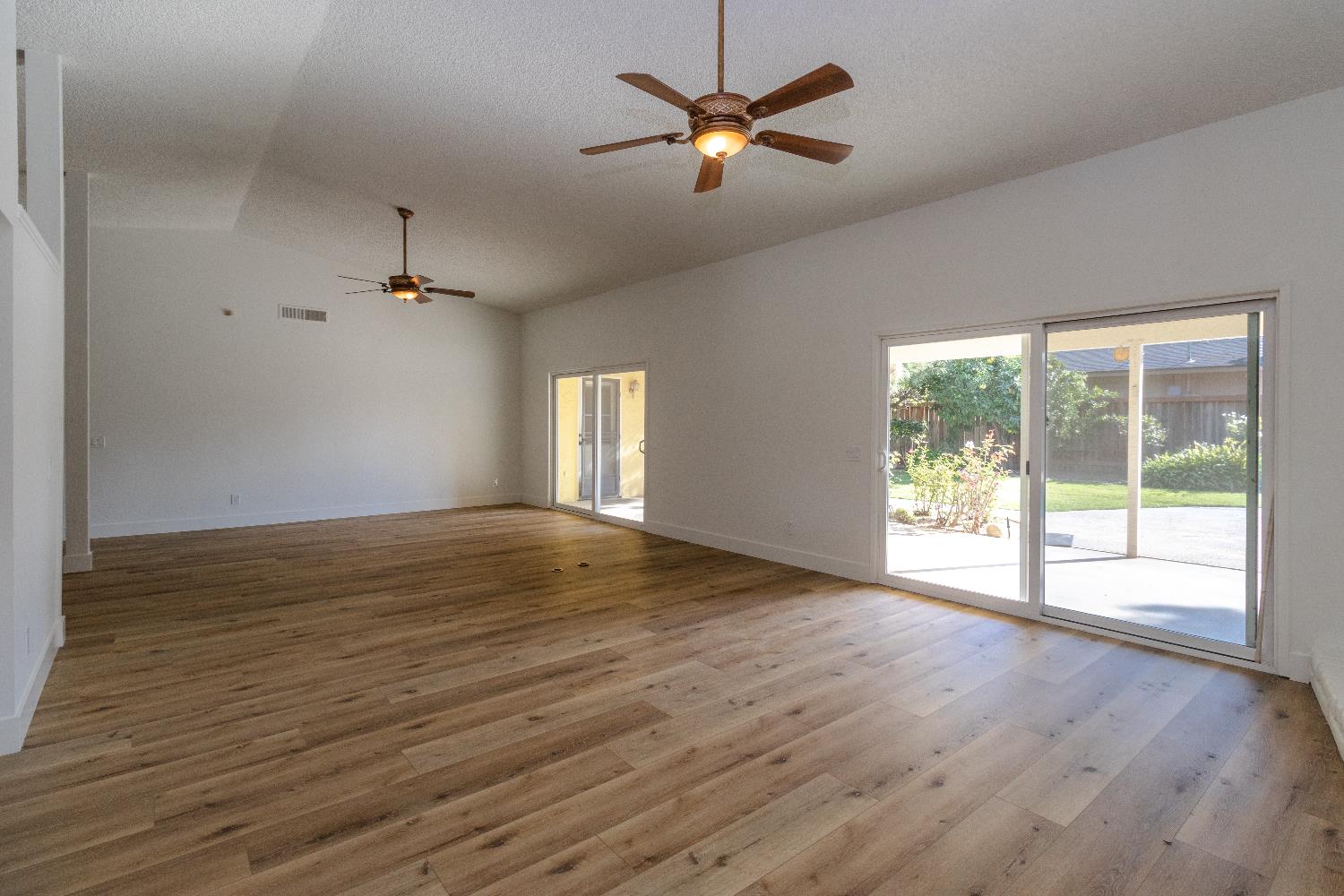 573 W Fremont Ave, Fresno, CA 93704