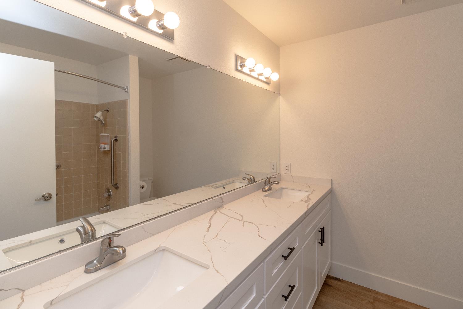 573 W Fremont Ave, Fresno, CA 93704