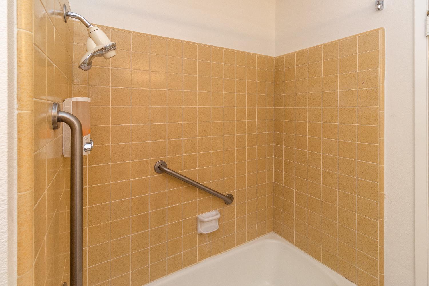 573 W Fremont Ave, Fresno, CA 93704