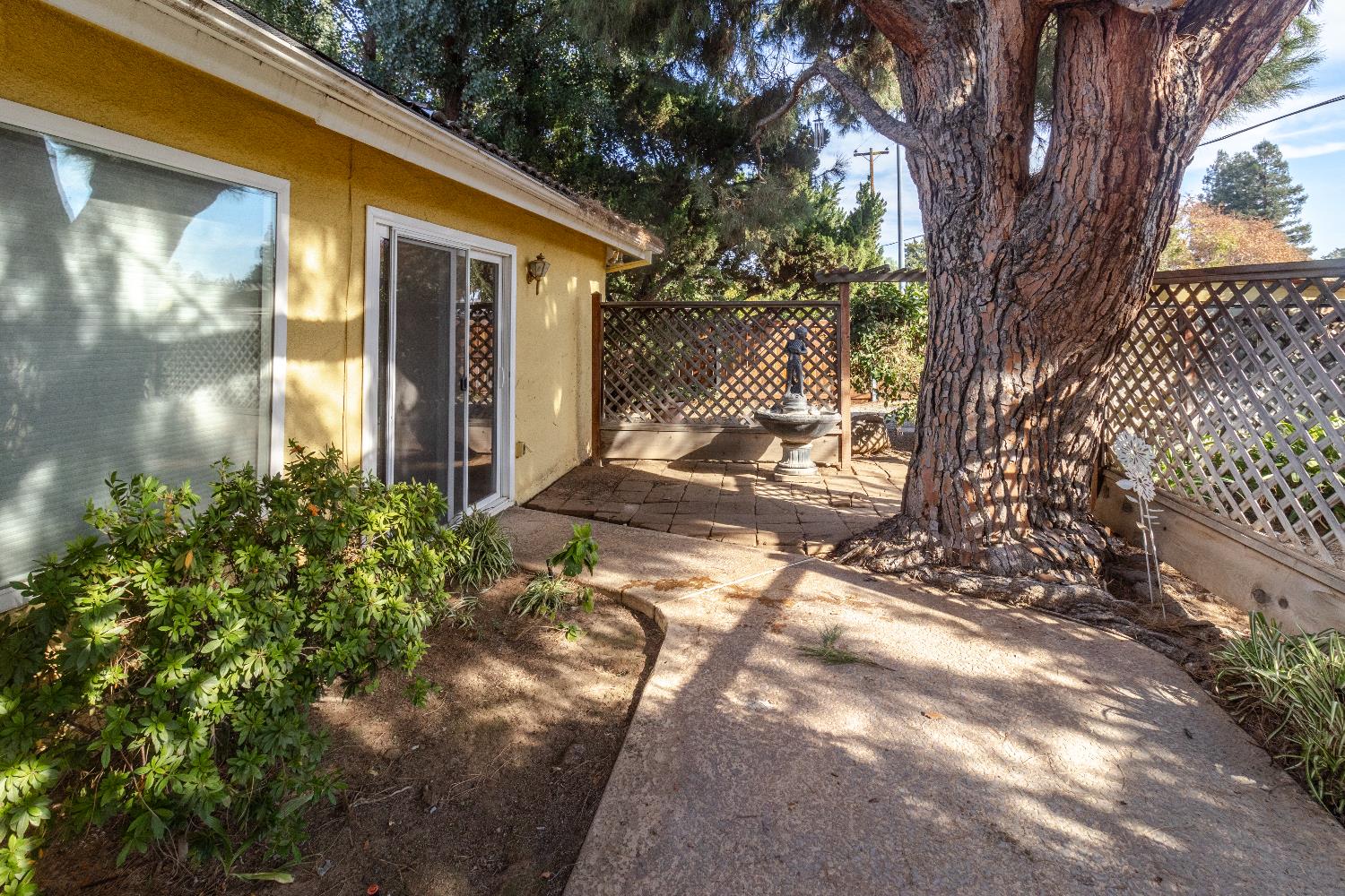 573 W Fremont Ave, Fresno, CA 93704