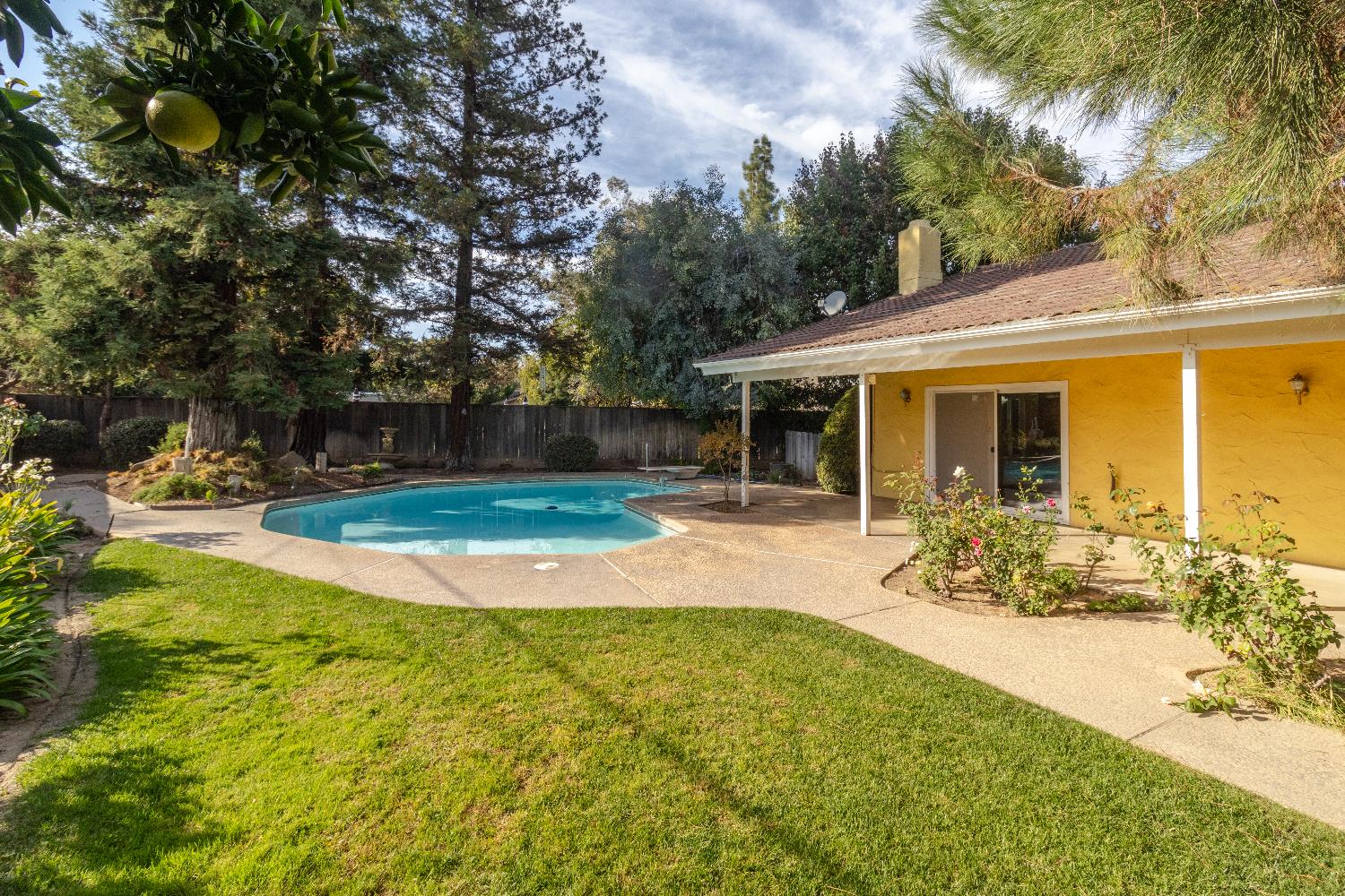 573 W Fremont Ave, Fresno, CA 93704