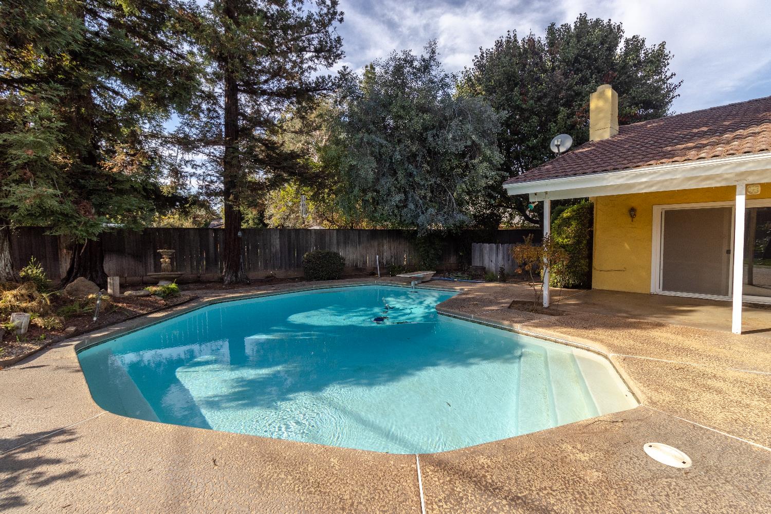 573 W Fremont Ave, Fresno, CA 93704