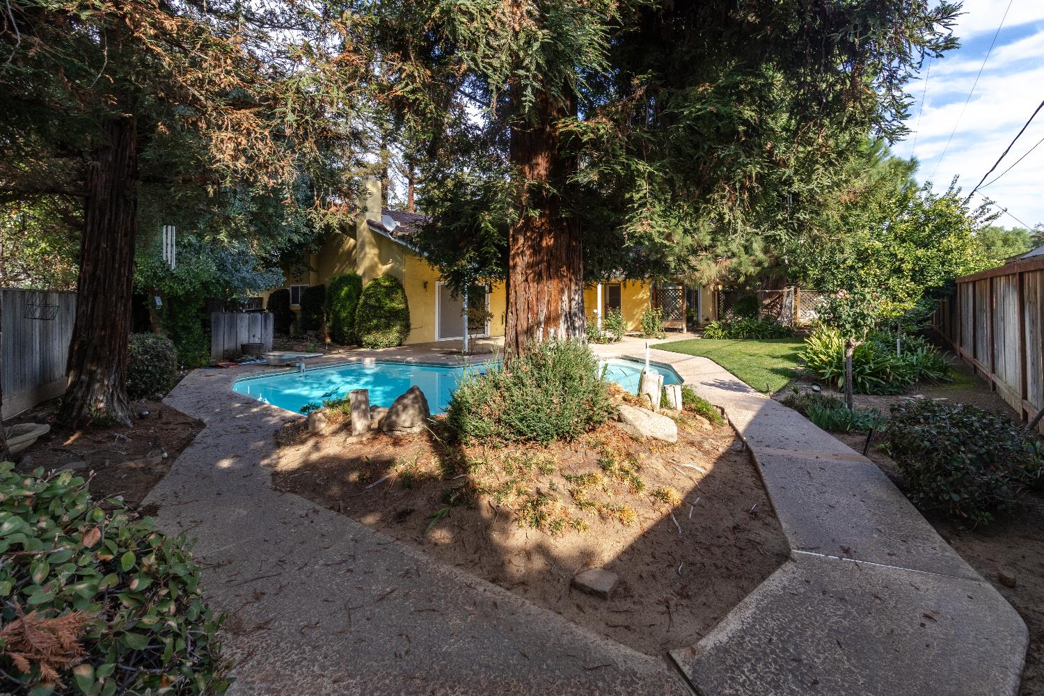 573 W Fremont Ave, Fresno, CA 93704