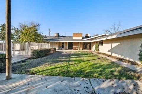 14721 E Tulare Ave, Sanger, CA 93657