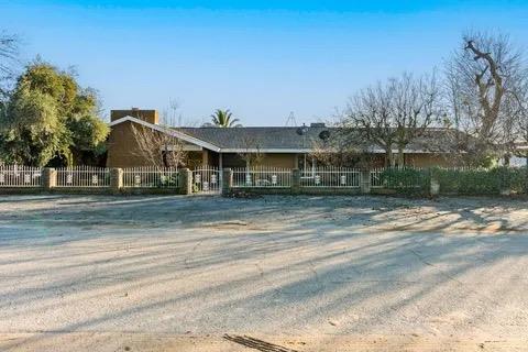 14721 E Tulare Ave, Sanger, CA 93657