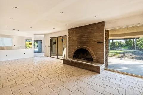 14721 E Tulare Ave, Sanger, CA 93657