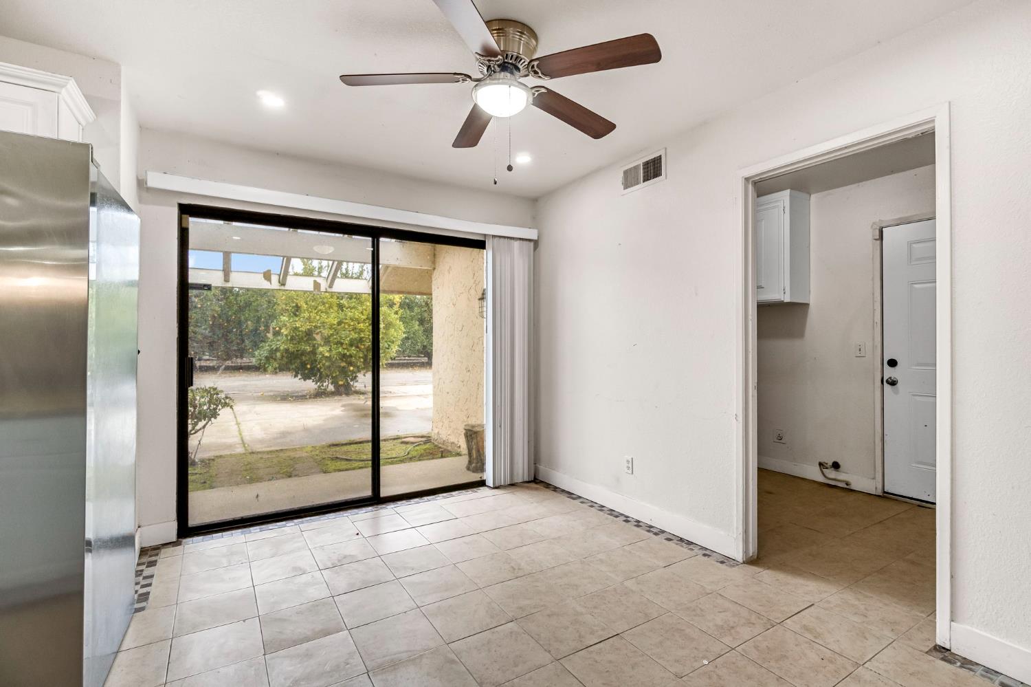 14721 E Tulare Ave, Sanger, CA 93657