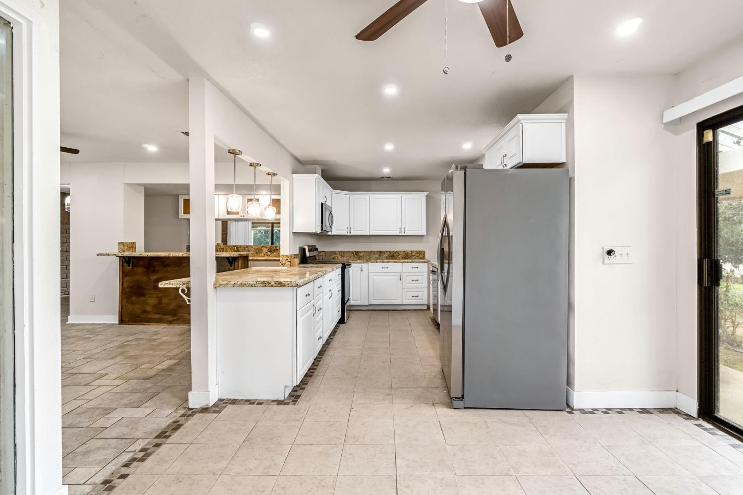 14721 E Tulare Ave, Sanger, CA 93657