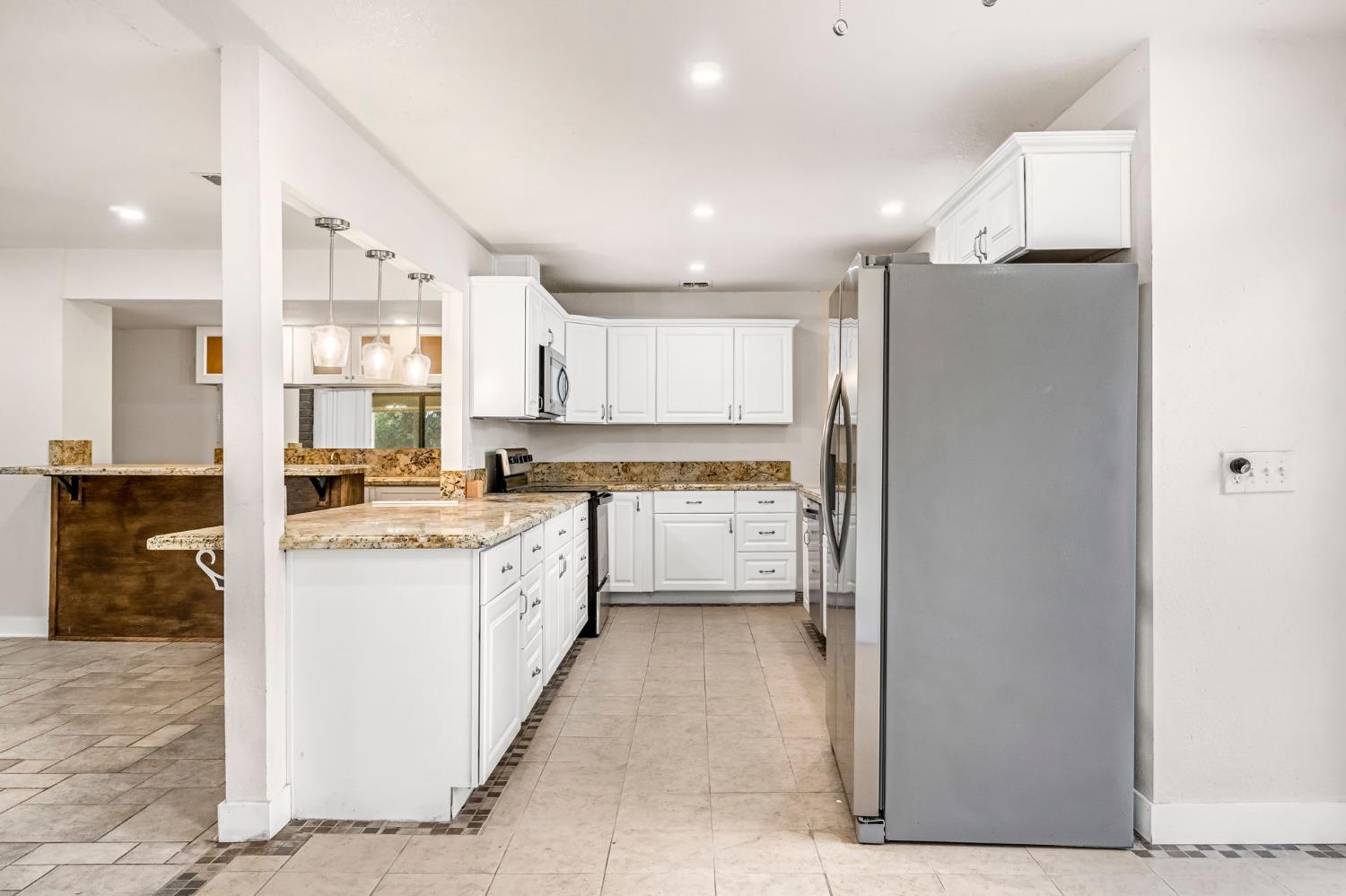 14721 E Tulare Ave, Sanger, CA 93657