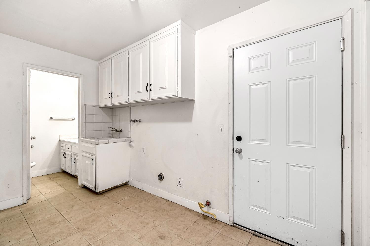 14721 E Tulare Ave, Sanger, CA 93657