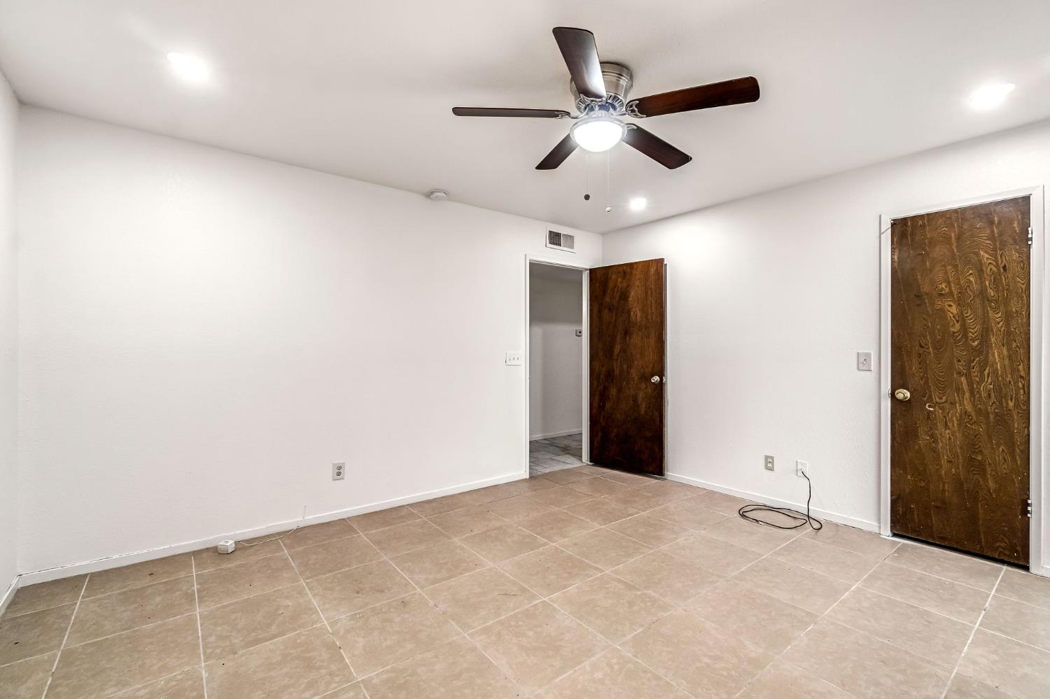 14721 E Tulare Ave, Sanger, CA 93657