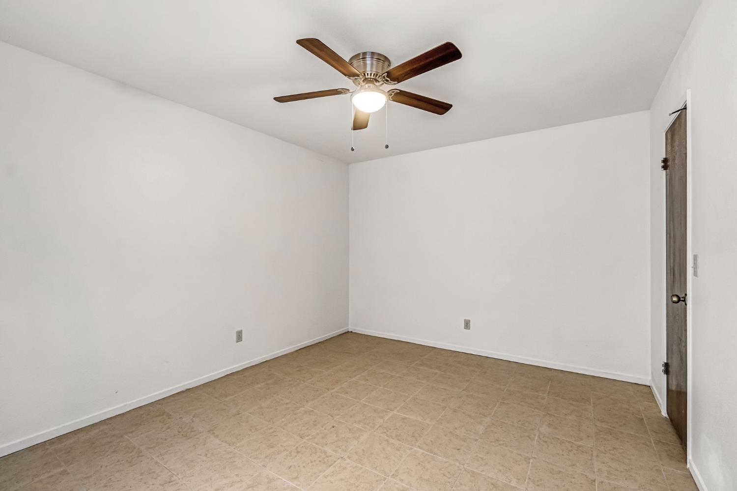 14721 E Tulare Ave, Sanger, CA 93657