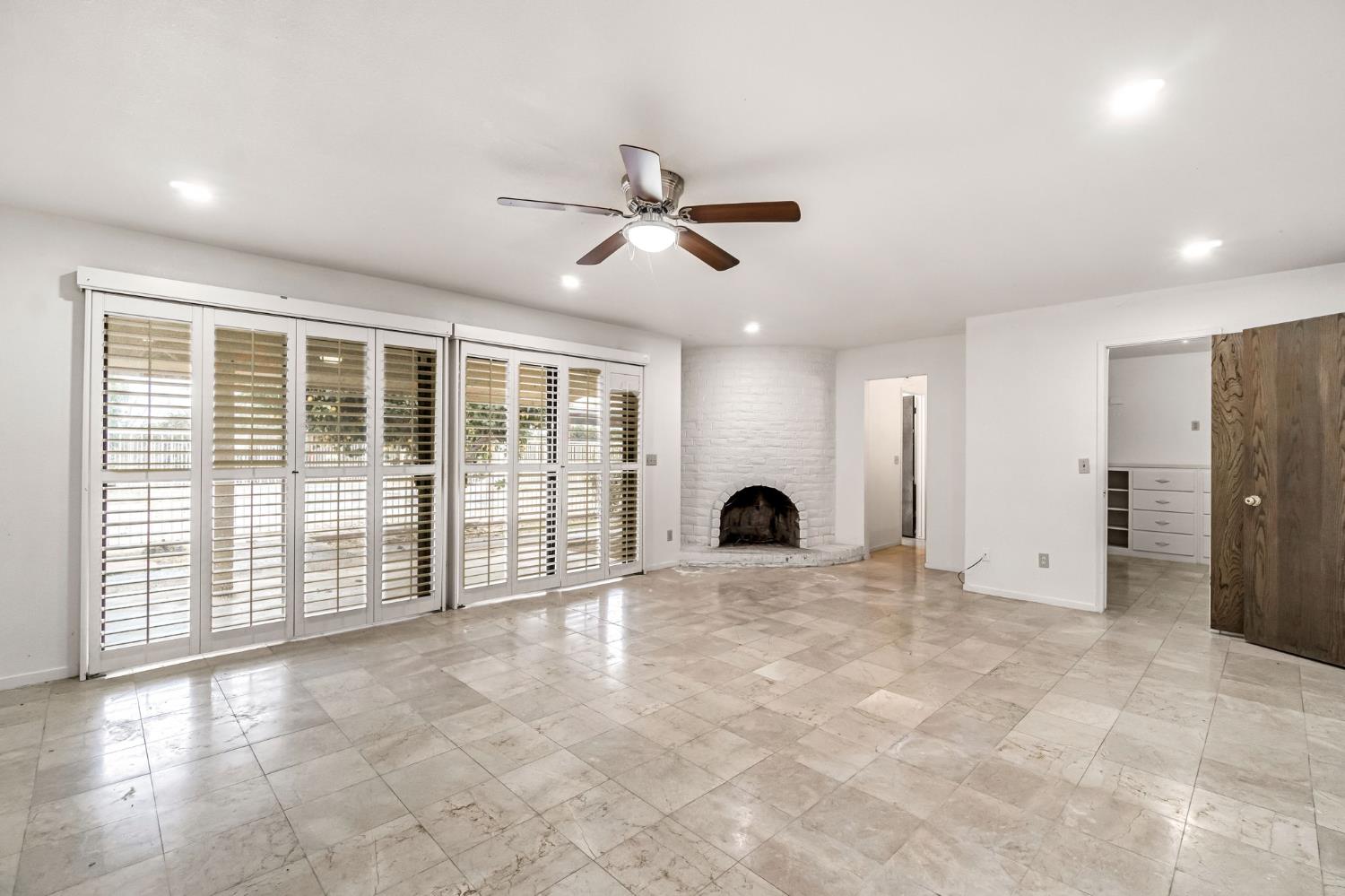 14721 E Tulare Ave, Sanger, CA 93657