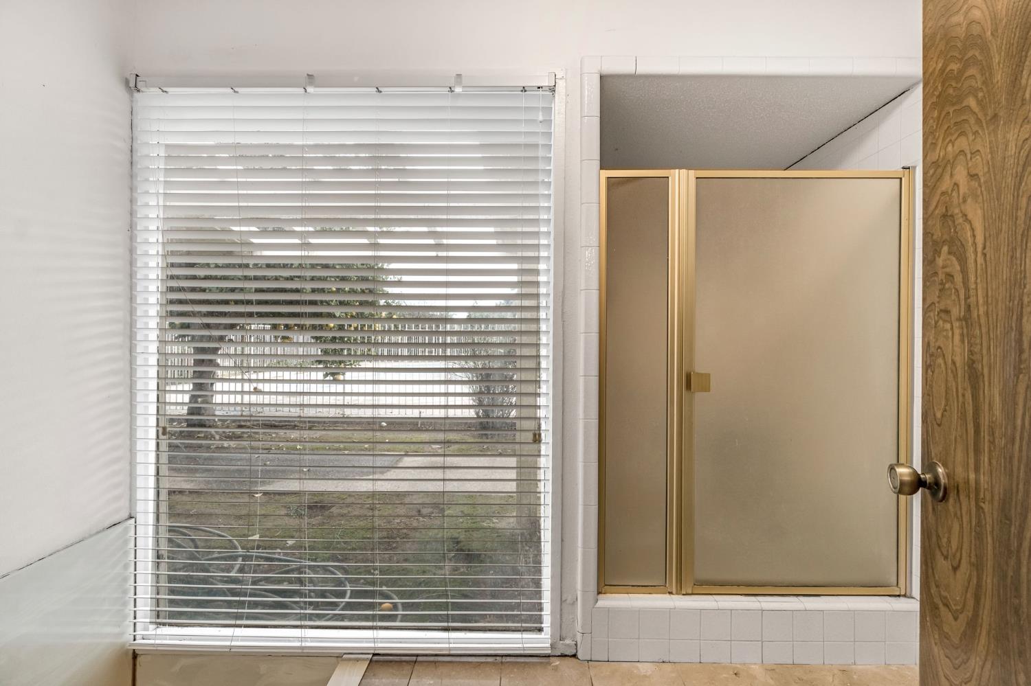 14721 E Tulare Ave, Sanger, CA 93657