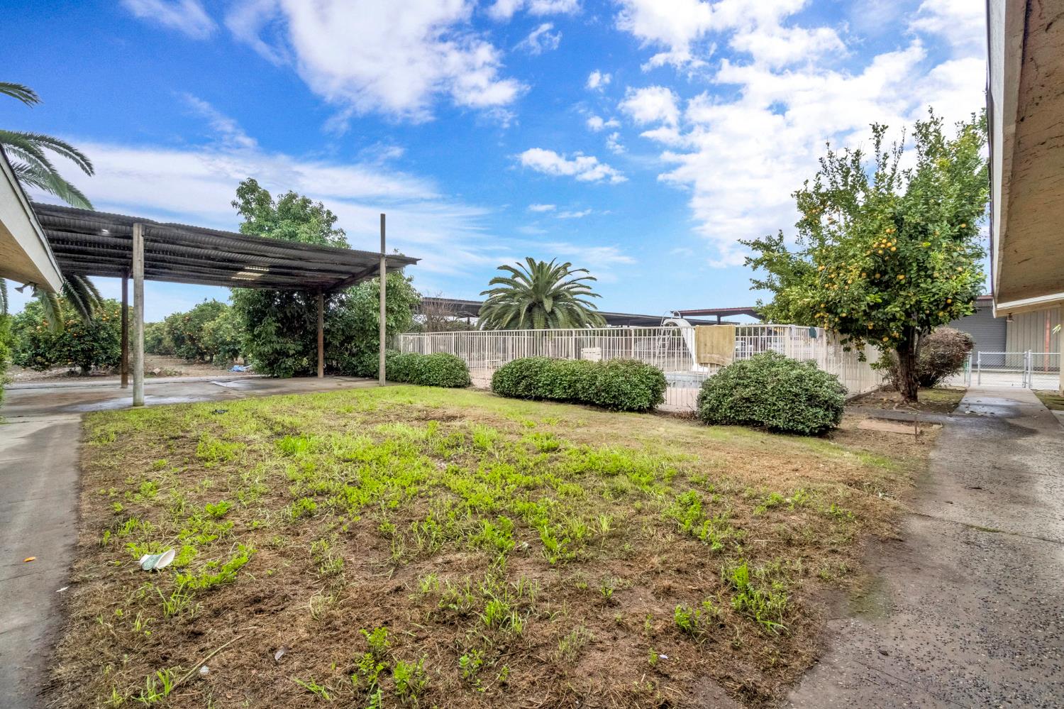 14721 E Tulare Ave, Sanger, CA 93657