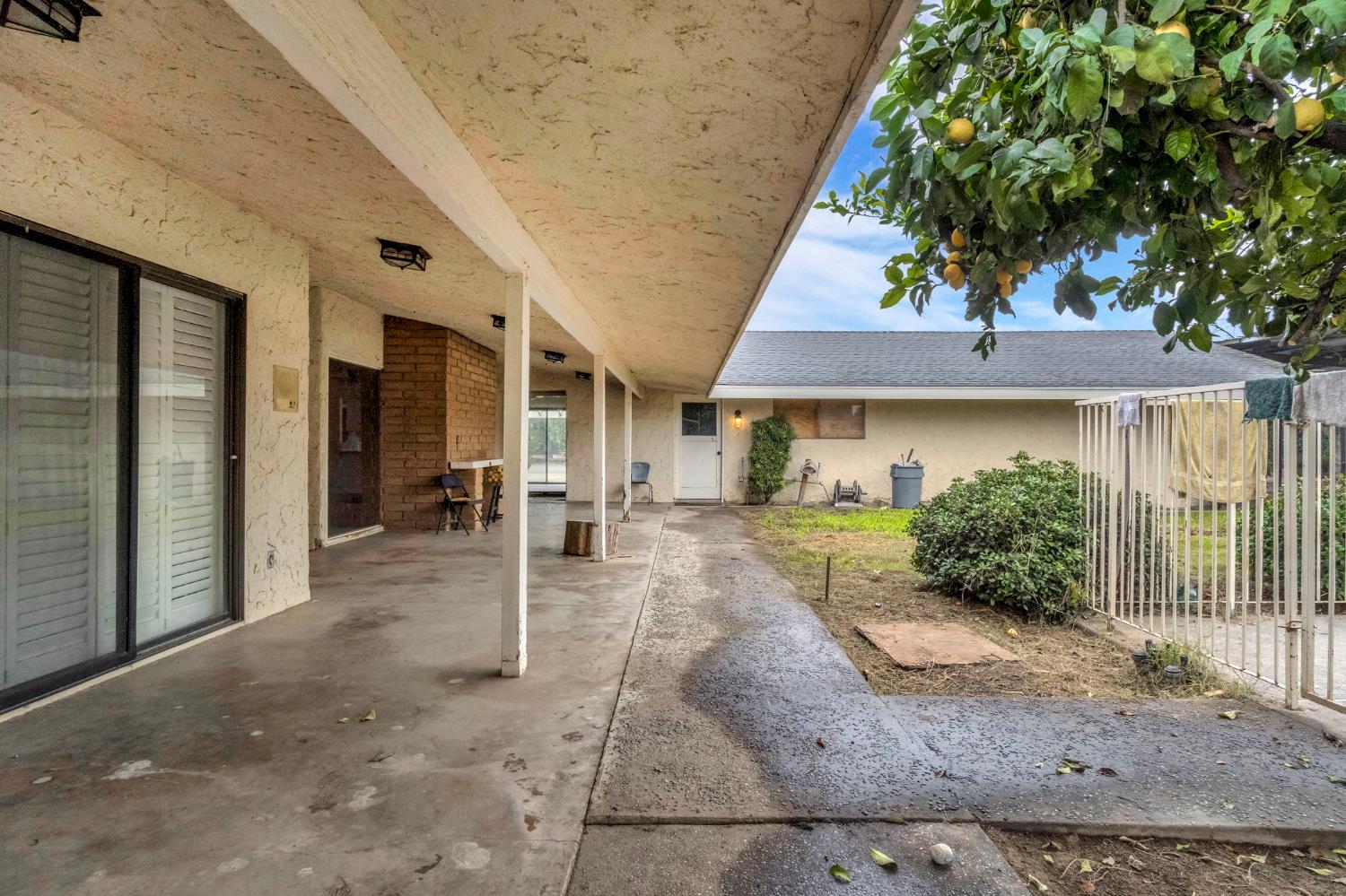 14721 E Tulare Ave, Sanger, CA 93657