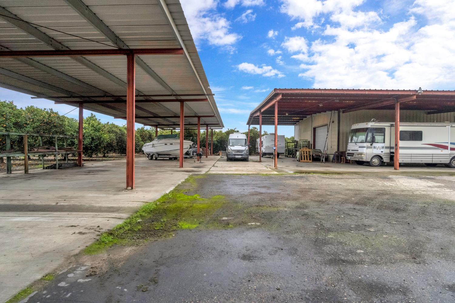 14721 E Tulare Ave, Sanger, CA 93657