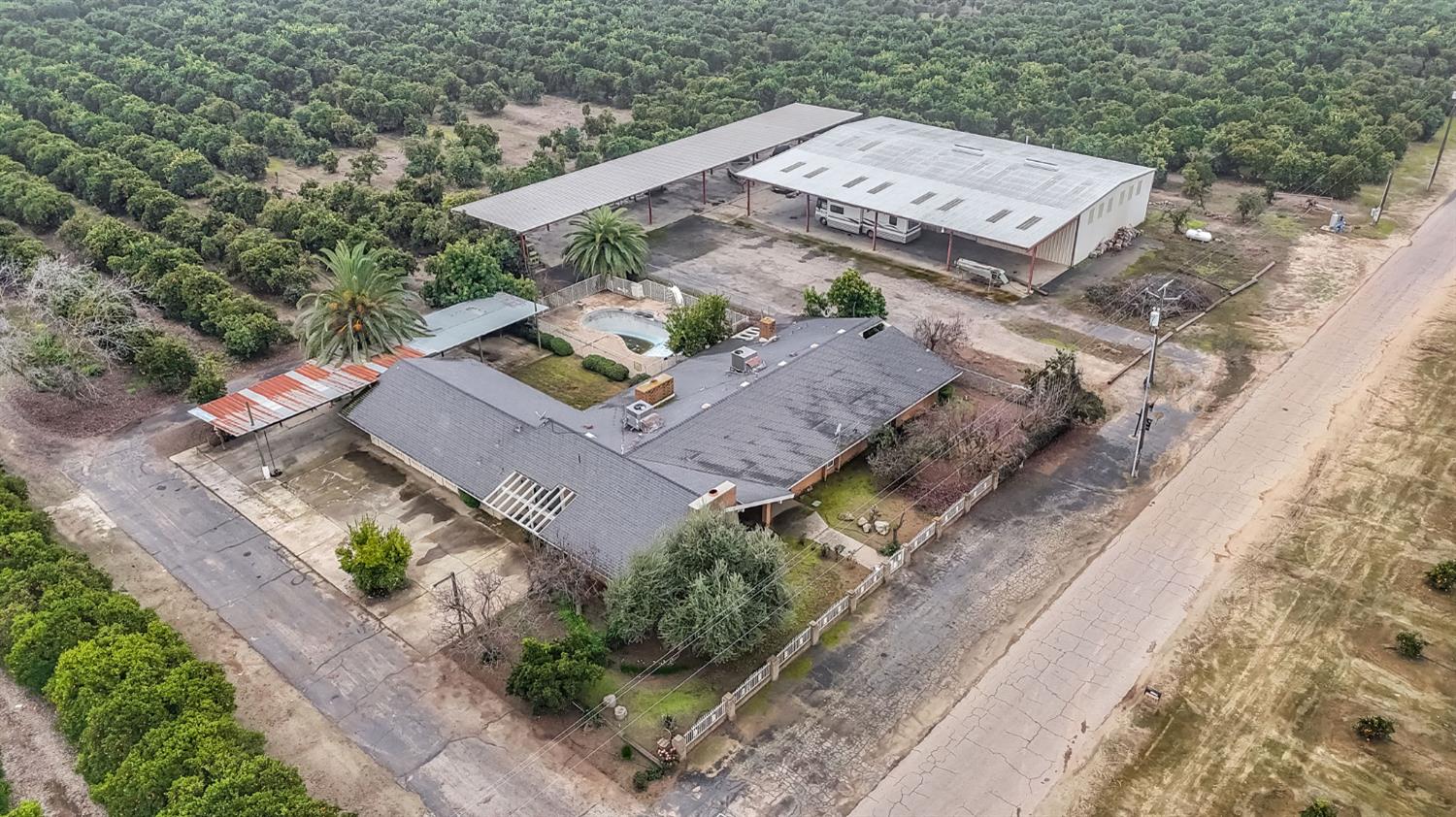 14721 E Tulare Ave, Sanger, CA 93657