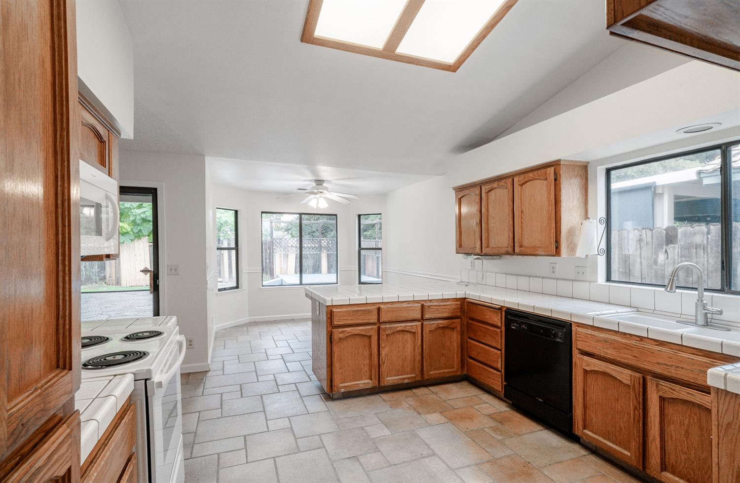 2549 Purvis Ave, Clovis, CA 93611