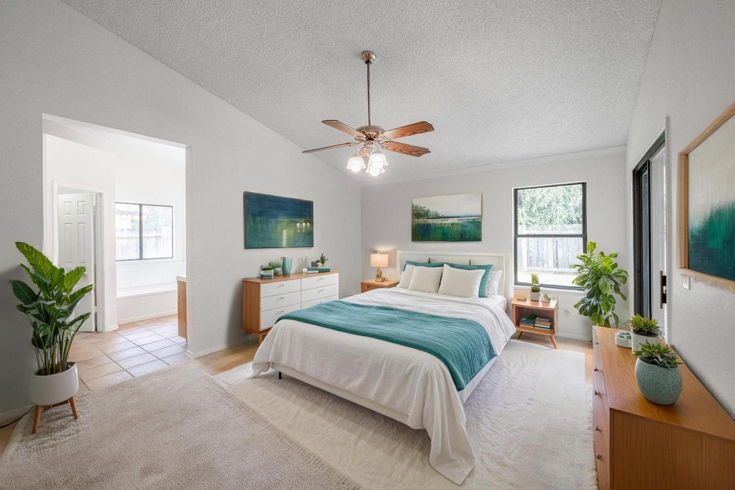 2549 Purvis Ave, Clovis, CA 93611