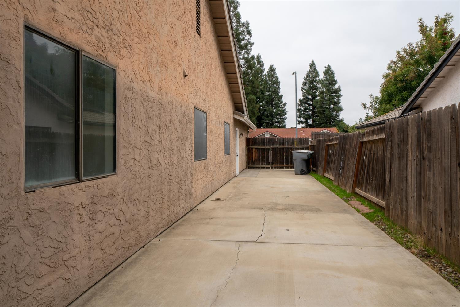 2549 Purvis Ave, Clovis, CA 93611